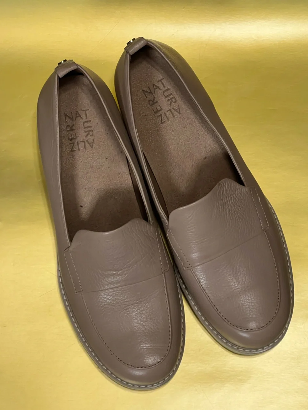 NWOB $120 Naturalizer Darry Porcelain Beige Leather Platform Loafers Sz 8.5
